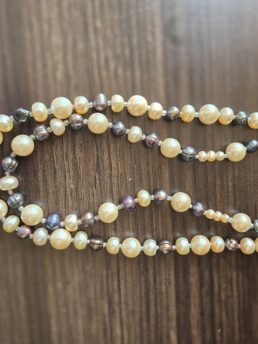 Classic Two-Tone Pearl Necklace in Cream and Black